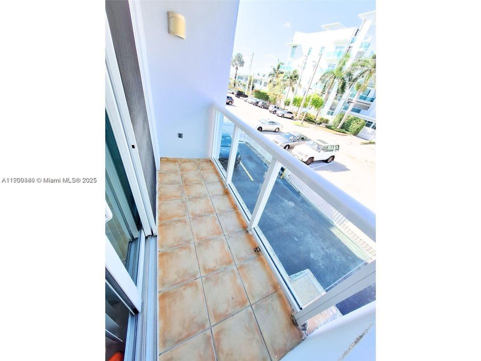 For Rent: $1,975 (1 beds, 1 baths, 750 Square Feet)