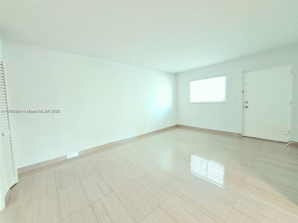 For Rent: $1,975 (1 beds, 1 baths, 750 Square Feet)