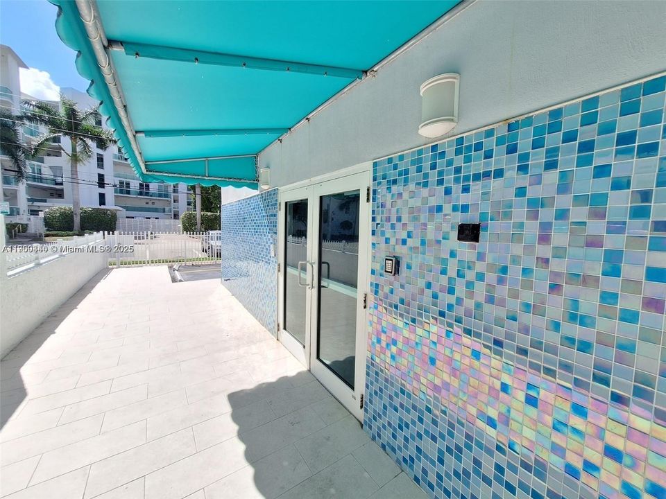 For Rent: $1,975 (1 beds, 1 baths, 750 Square Feet)