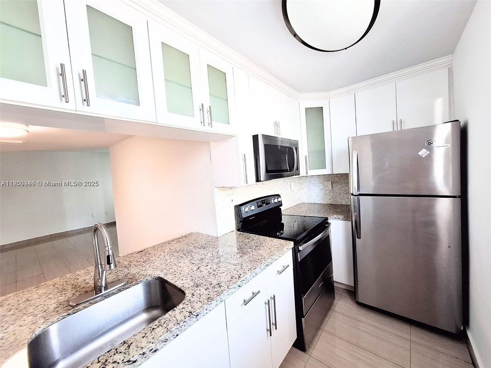 For Rent: $1,975 (1 beds, 1 baths, 750 Square Feet)