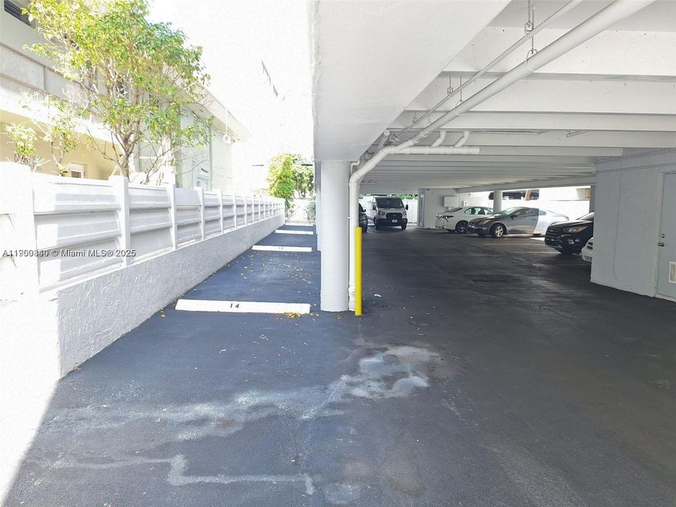 For Rent: $1,975 (1 beds, 1 baths, 750 Square Feet)