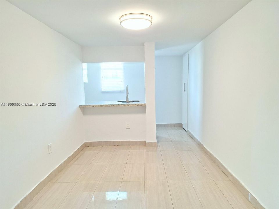 For Rent: $1,975 (1 beds, 1 baths, 750 Square Feet)