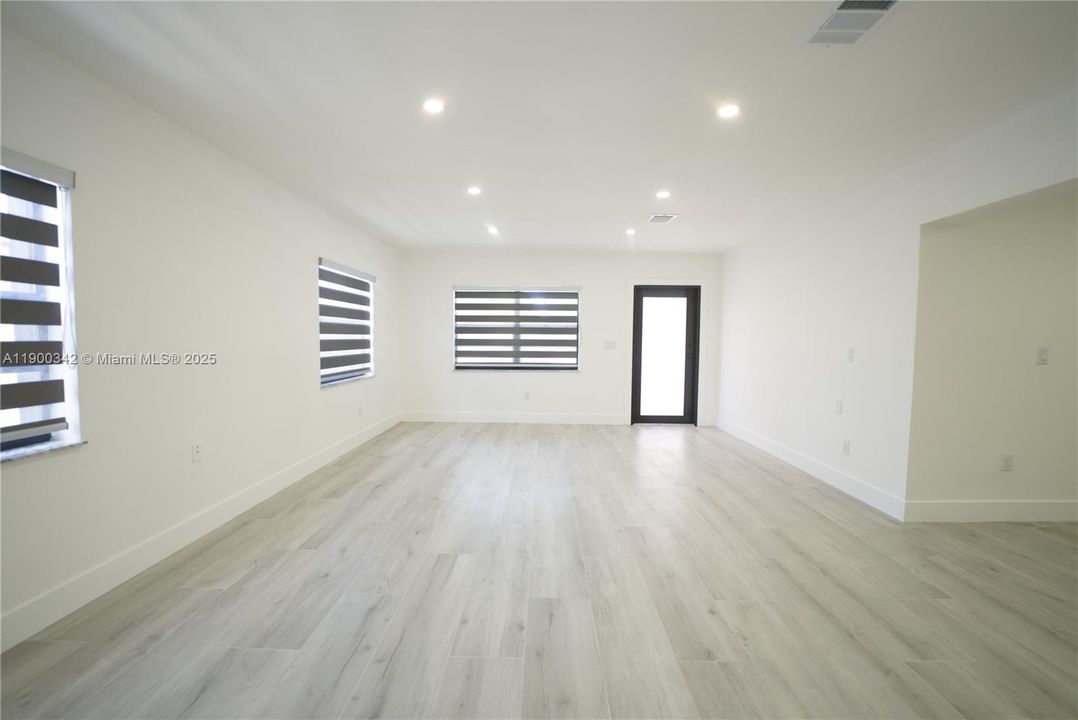 Active With Contract: $2,700 (3 beds, 1 baths, 2361 Square Feet)