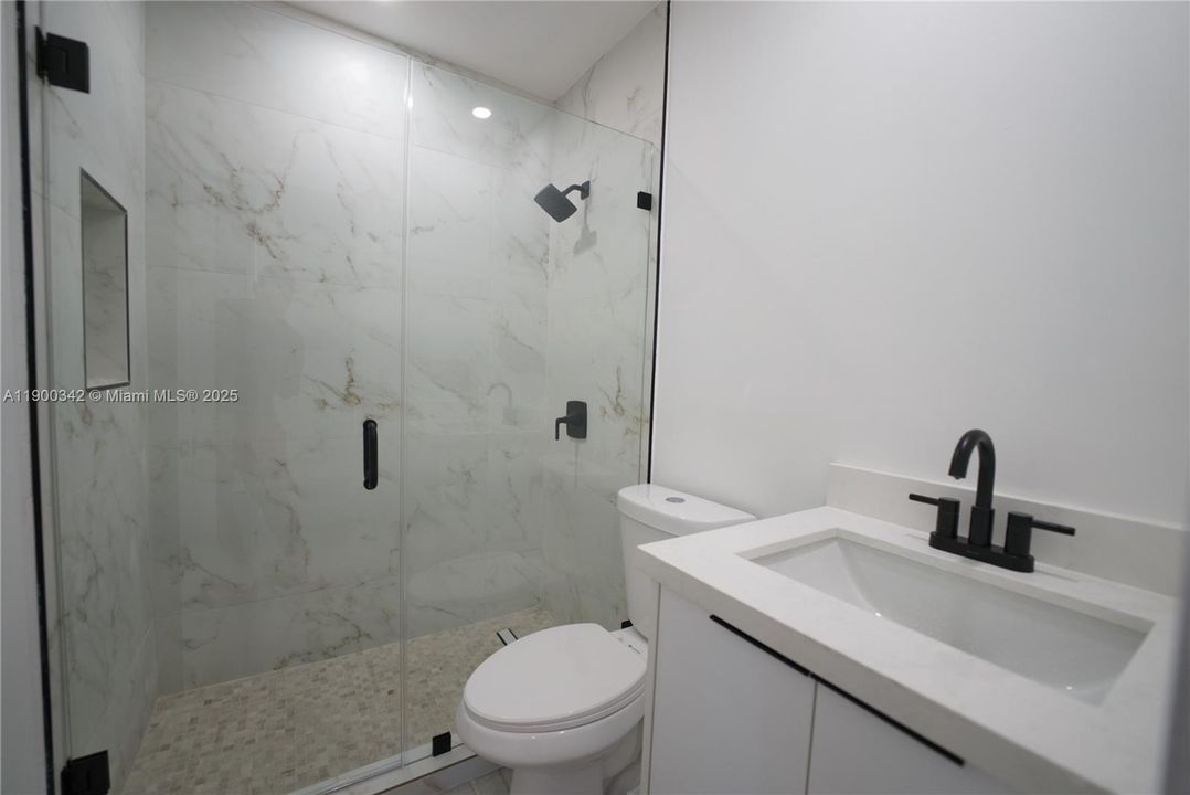 Active With Contract: $2,700 (3 beds, 1 baths, 2361 Square Feet)