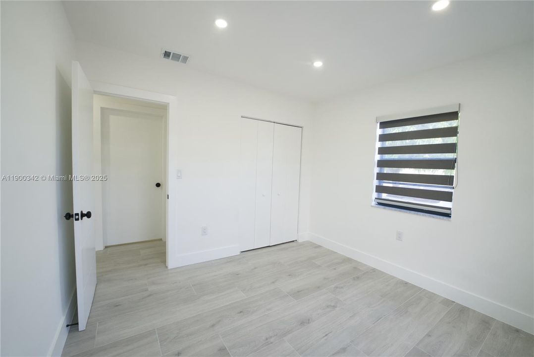 Active With Contract: $2,700 (3 beds, 1 baths, 2361 Square Feet)