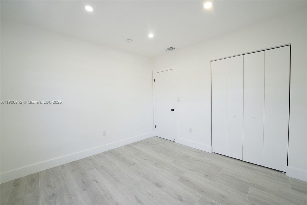 Active With Contract: $2,700 (3 beds, 1 baths, 2361 Square Feet)