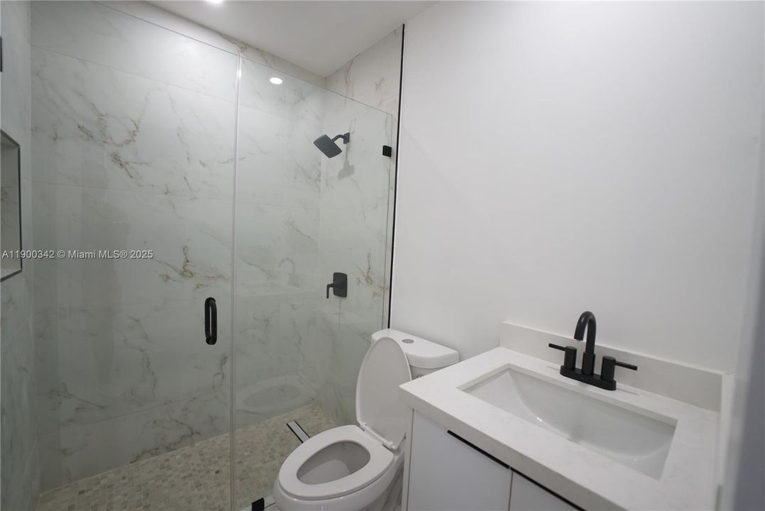 Active With Contract: $2,700 (3 beds, 1 baths, 2361 Square Feet)