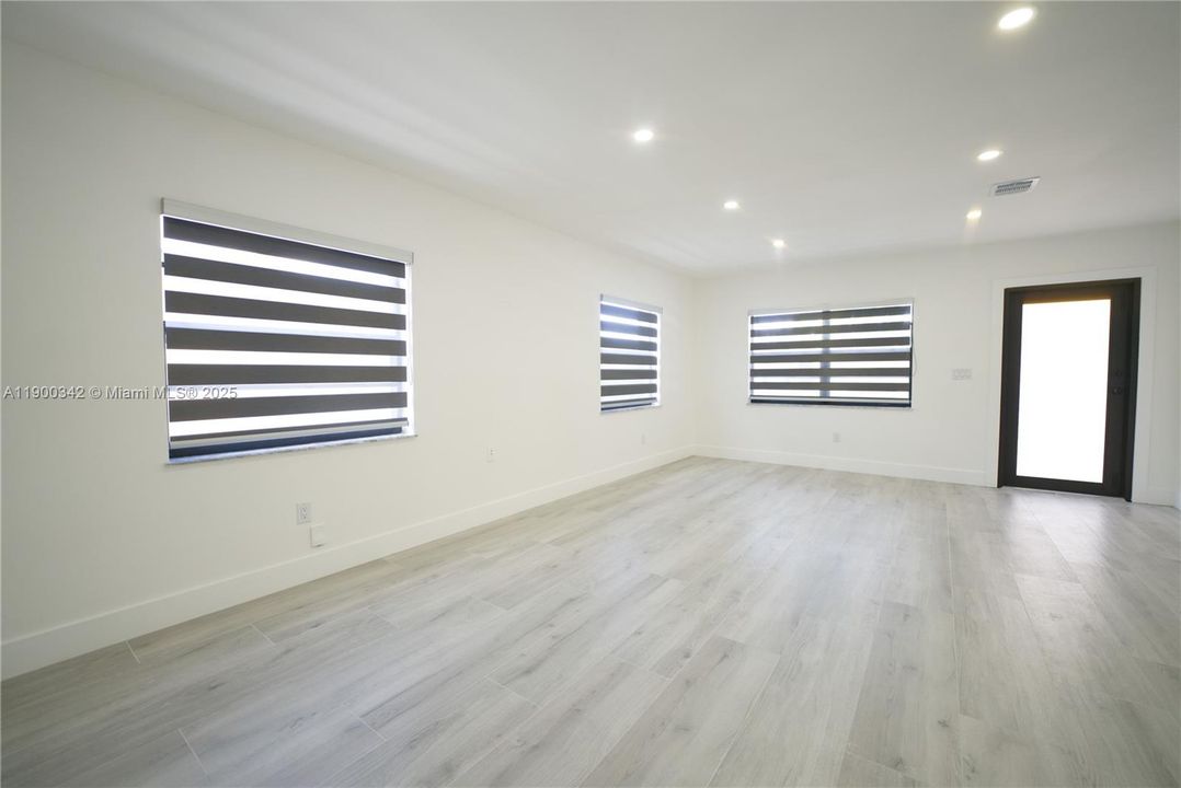 Active With Contract: $2,700 (3 beds, 1 baths, 2361 Square Feet)