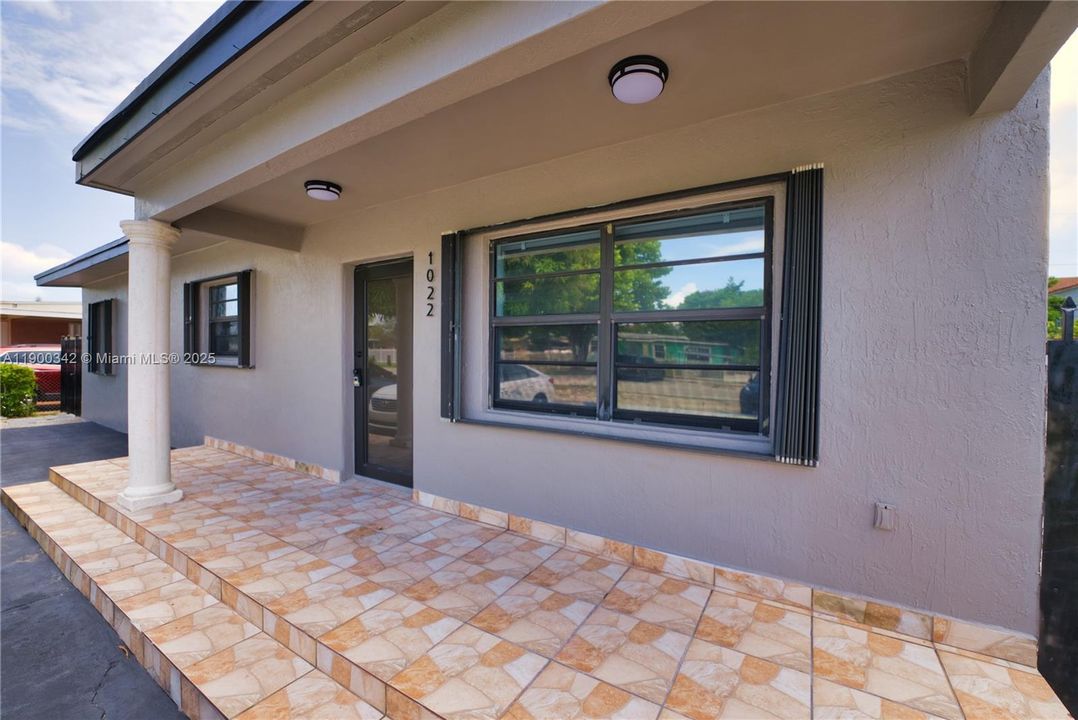 Active With Contract: $2,700 (3 beds, 1 baths, 2361 Square Feet)