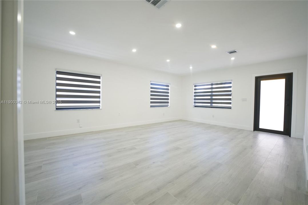 Active With Contract: $2,700 (3 beds, 1 baths, 2361 Square Feet)