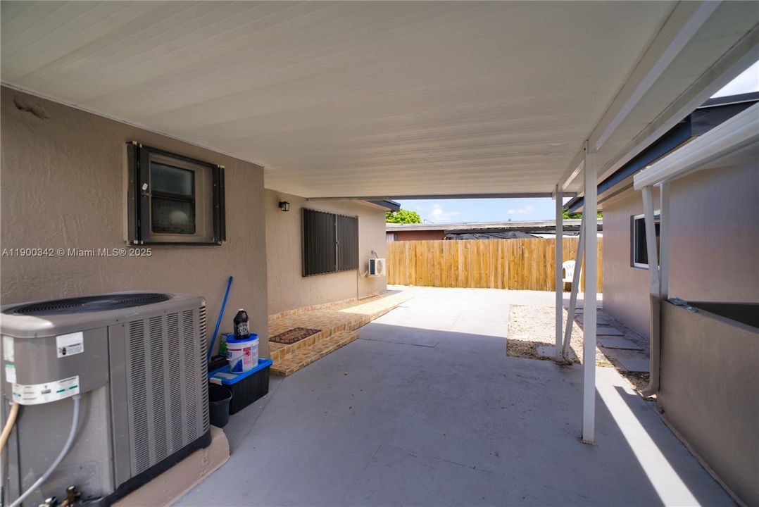 Active With Contract: $2,700 (3 beds, 1 baths, 2361 Square Feet)