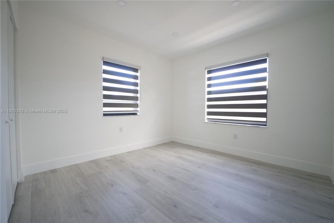 Active With Contract: $2,700 (3 beds, 1 baths, 2361 Square Feet)