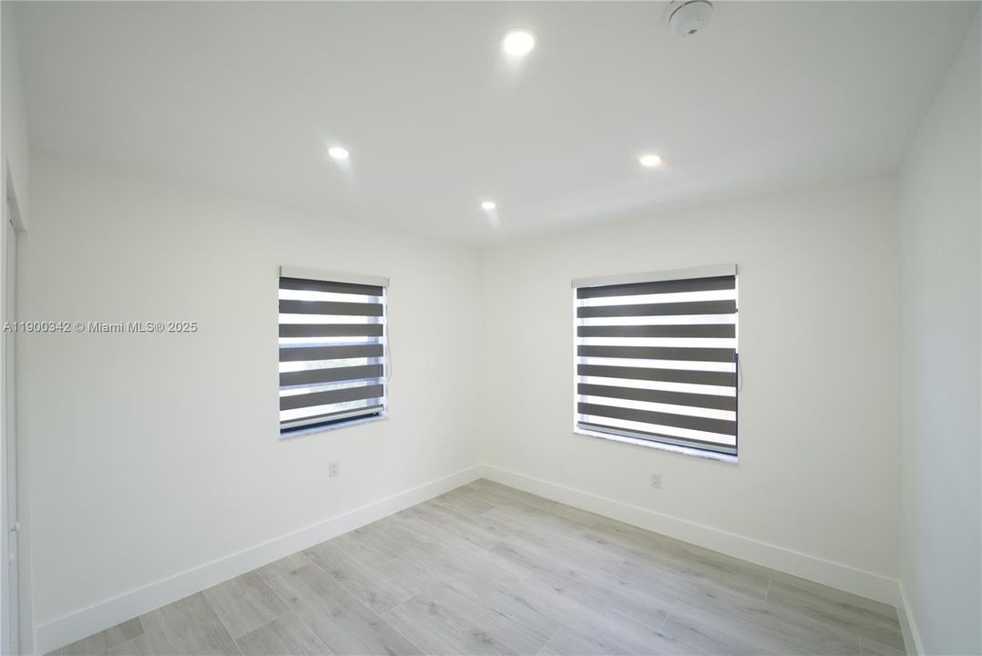 Active With Contract: $2,700 (3 beds, 1 baths, 2361 Square Feet)