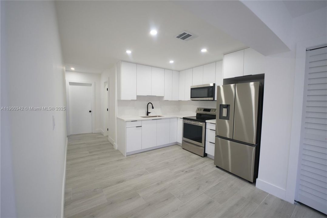 Active With Contract: $2,700 (3 beds, 1 baths, 2361 Square Feet)