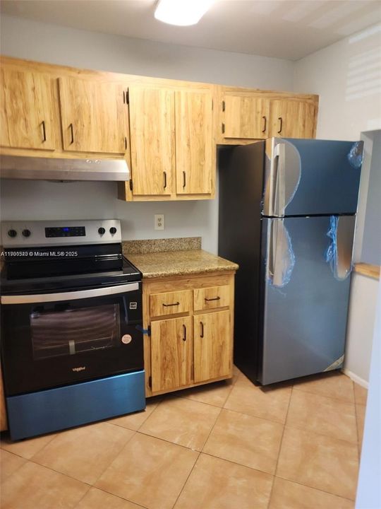 For Rent: $2,000 (2 beds, 2 baths, 775 Square Feet)