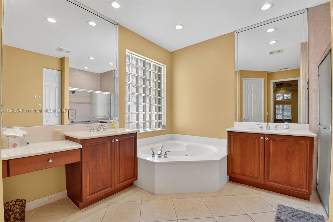 For Sale: $550,000 (3 beds, 2 baths, 2347 Square Feet)