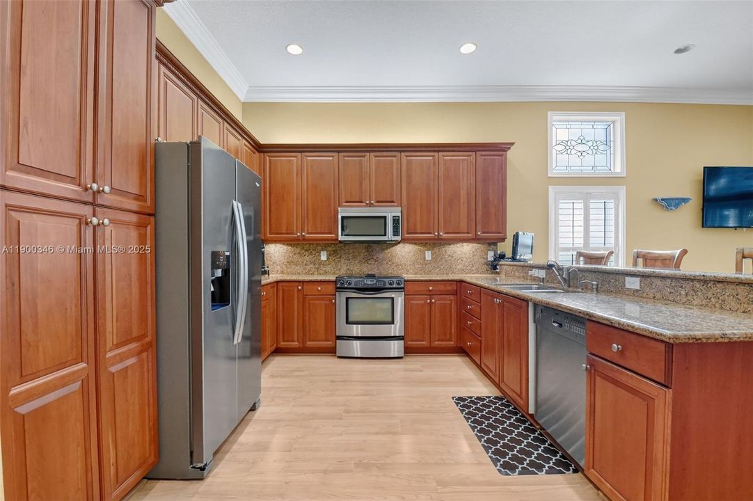 For Sale: $550,000 (3 beds, 2 baths, 2347 Square Feet)