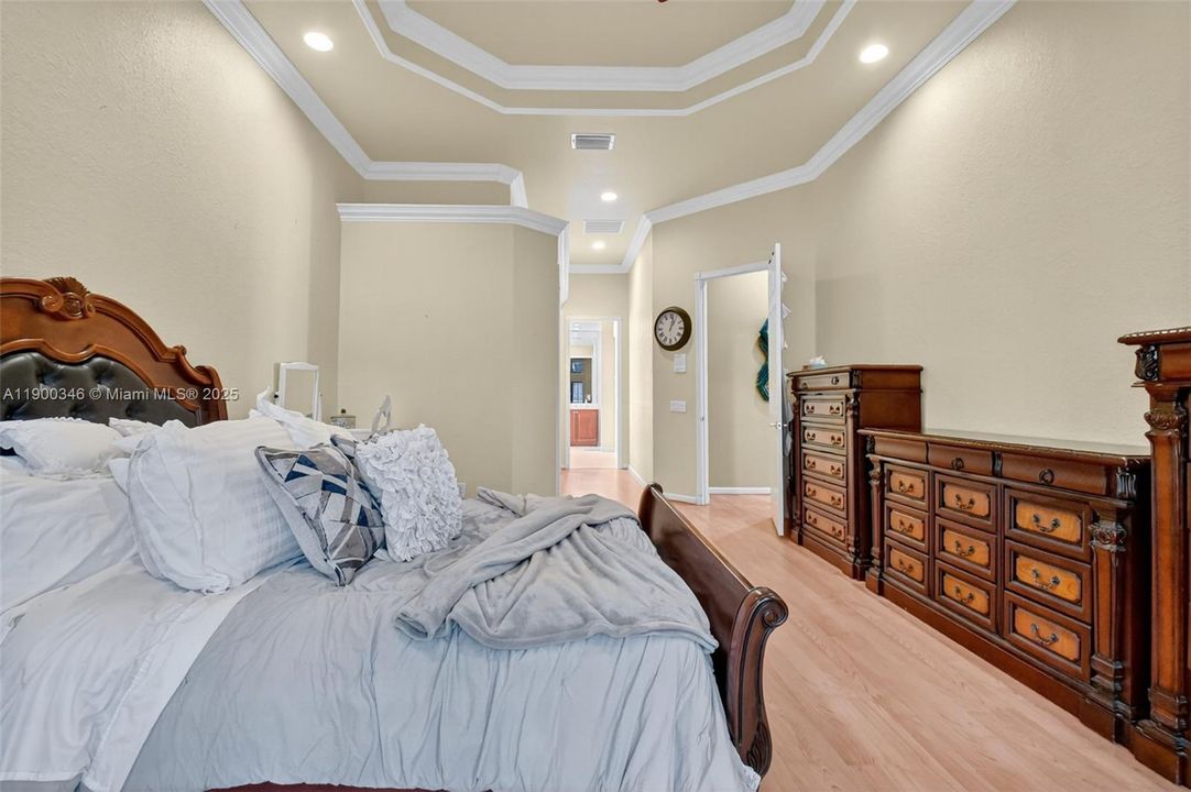 For Sale: $550,000 (3 beds, 2 baths, 2347 Square Feet)