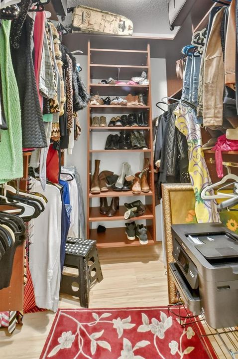 For Sale: $550,000 (3 beds, 2 baths, 2347 Square Feet)