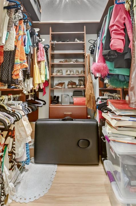 For Sale: $550,000 (3 beds, 2 baths, 2347 Square Feet)