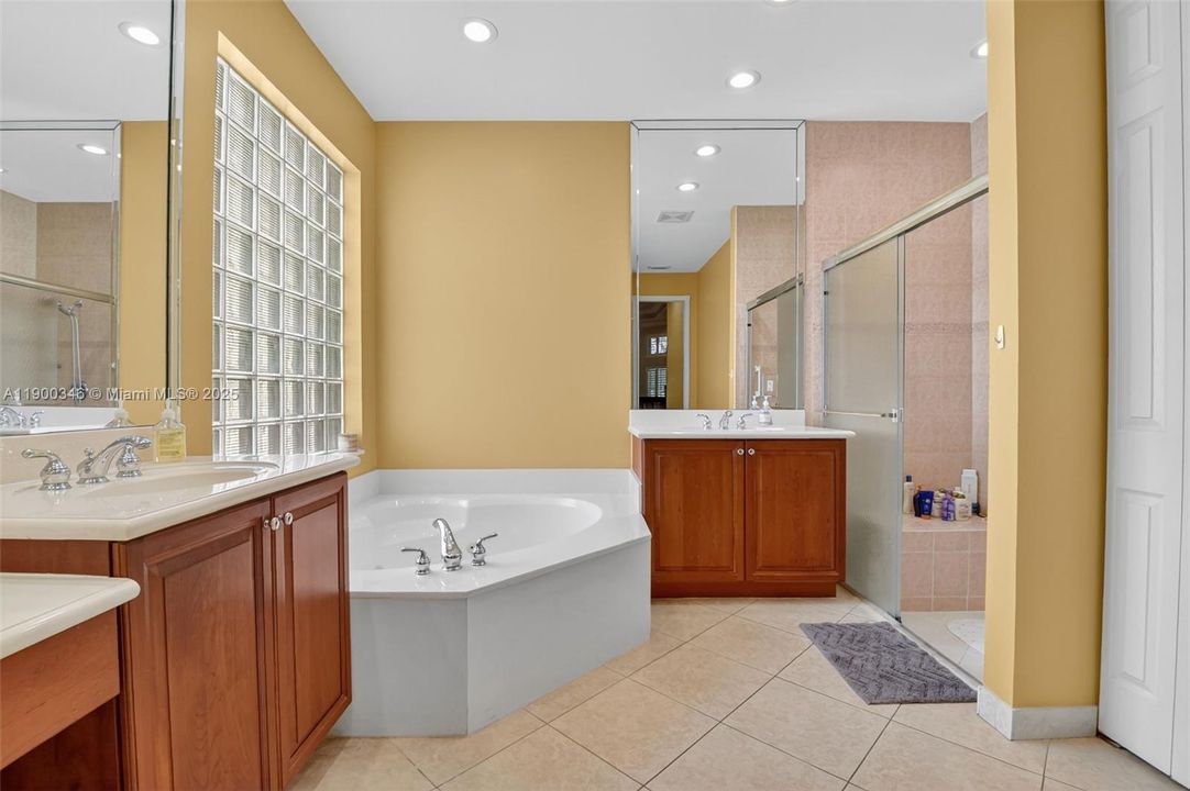 For Sale: $550,000 (3 beds, 2 baths, 2347 Square Feet)