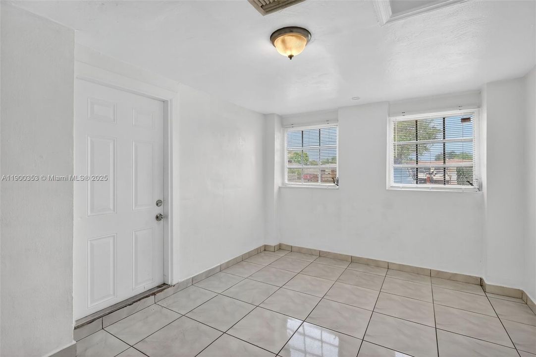 Active With Contract: $4,000 (4 beds, 3 baths, 1276 Square Feet)