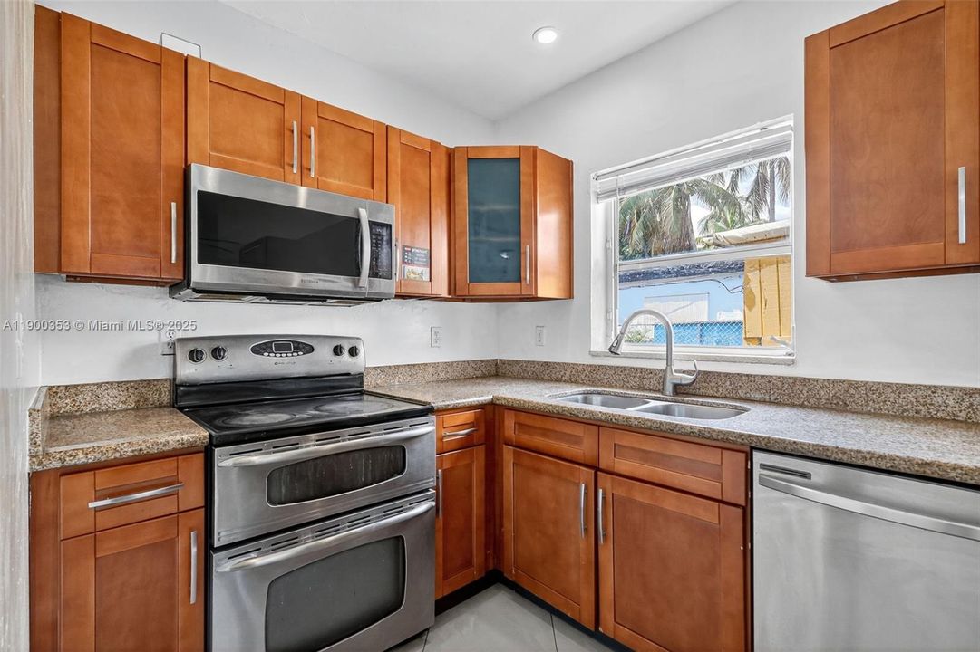 Active With Contract: $4,000 (4 beds, 3 baths, 1276 Square Feet)