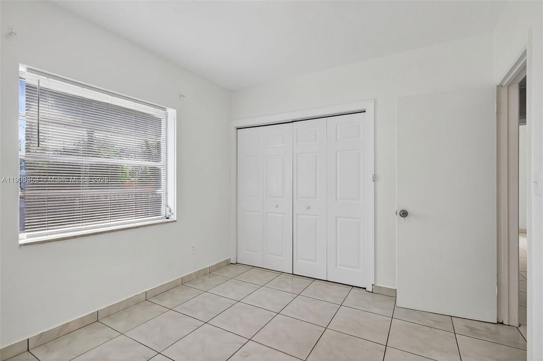 Active With Contract: $4,000 (4 beds, 3 baths, 1276 Square Feet)