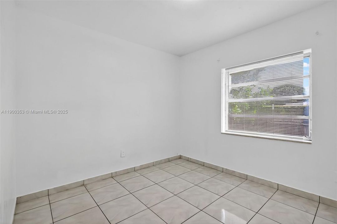 Active With Contract: $4,000 (4 beds, 3 baths, 1276 Square Feet)