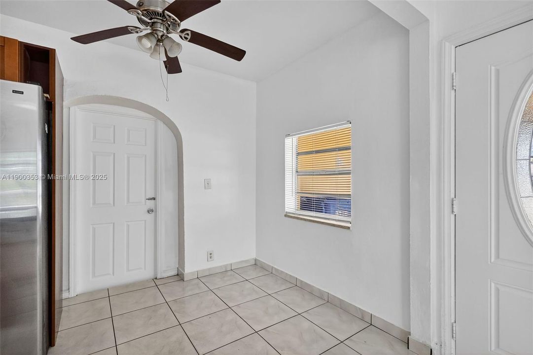 Active With Contract: $4,000 (4 beds, 3 baths, 1276 Square Feet)