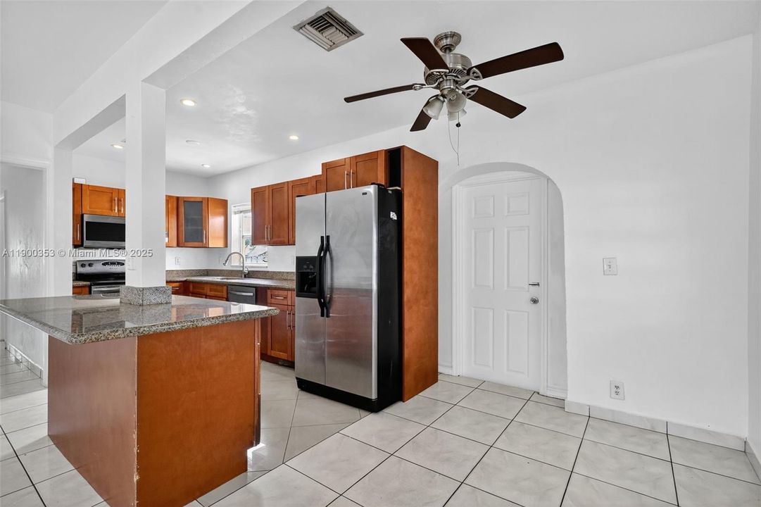Active With Contract: $4,000 (4 beds, 3 baths, 1276 Square Feet)