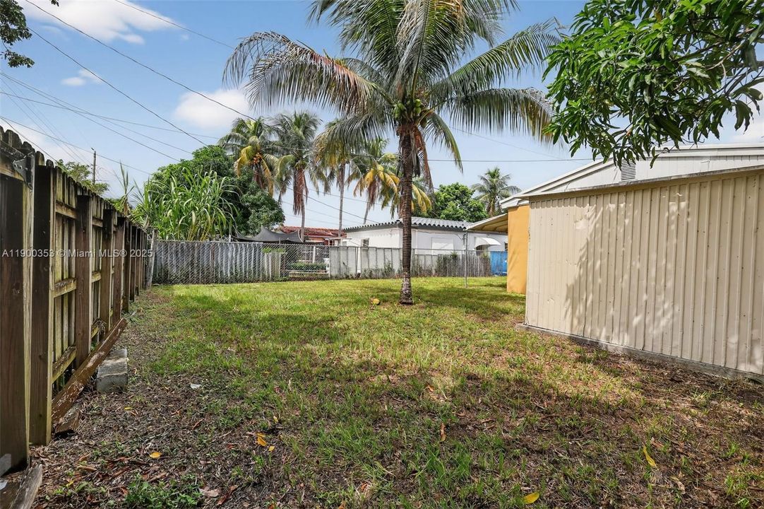 Active With Contract: $4,000 (4 beds, 3 baths, 1276 Square Feet)