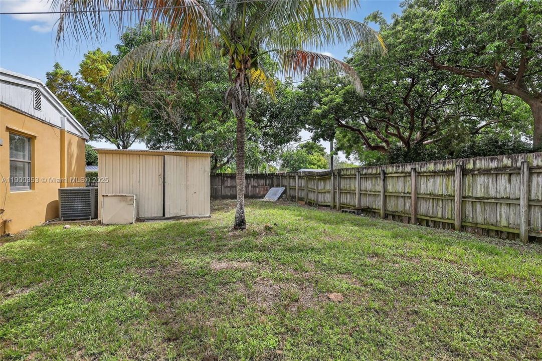 Active With Contract: $4,000 (4 beds, 3 baths, 1276 Square Feet)