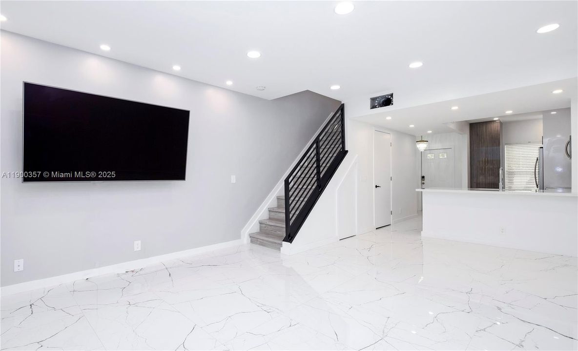 For Rent: $3,000 (2 beds, 2 baths, 1110 Square Feet)