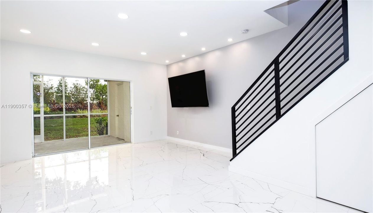 For Rent: $3,000 (2 beds, 2 baths, 1110 Square Feet)