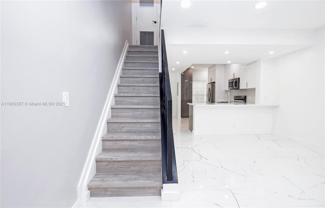 For Rent: $3,000 (2 beds, 2 baths, 1110 Square Feet)