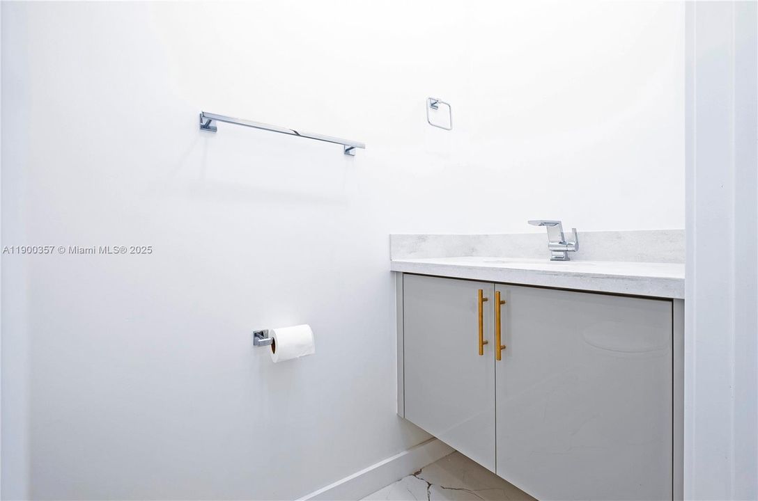 For Rent: $3,000 (2 beds, 2 baths, 1110 Square Feet)