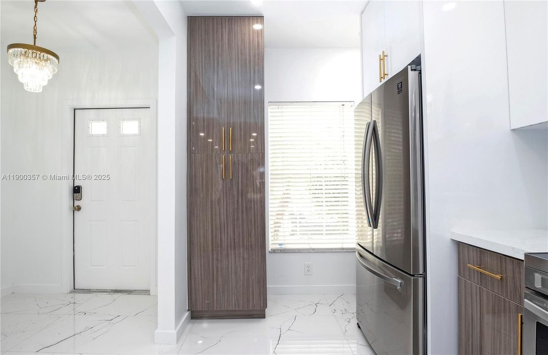 For Rent: $3,000 (2 beds, 2 baths, 1110 Square Feet)