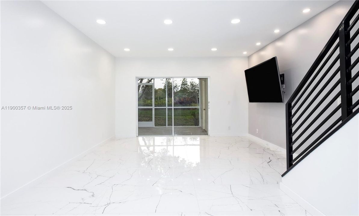 For Rent: $3,000 (2 beds, 2 baths, 1110 Square Feet)