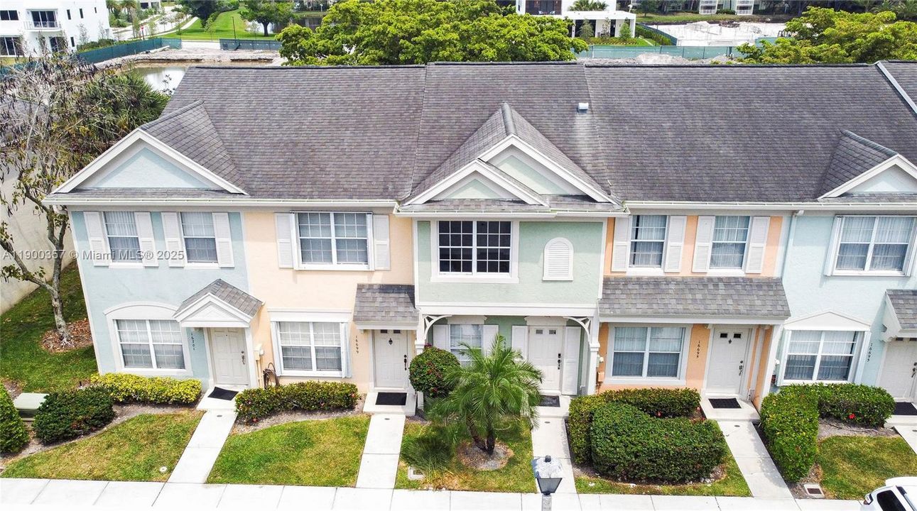 For Rent: $3,000 (2 beds, 2 baths, 1110 Square Feet)