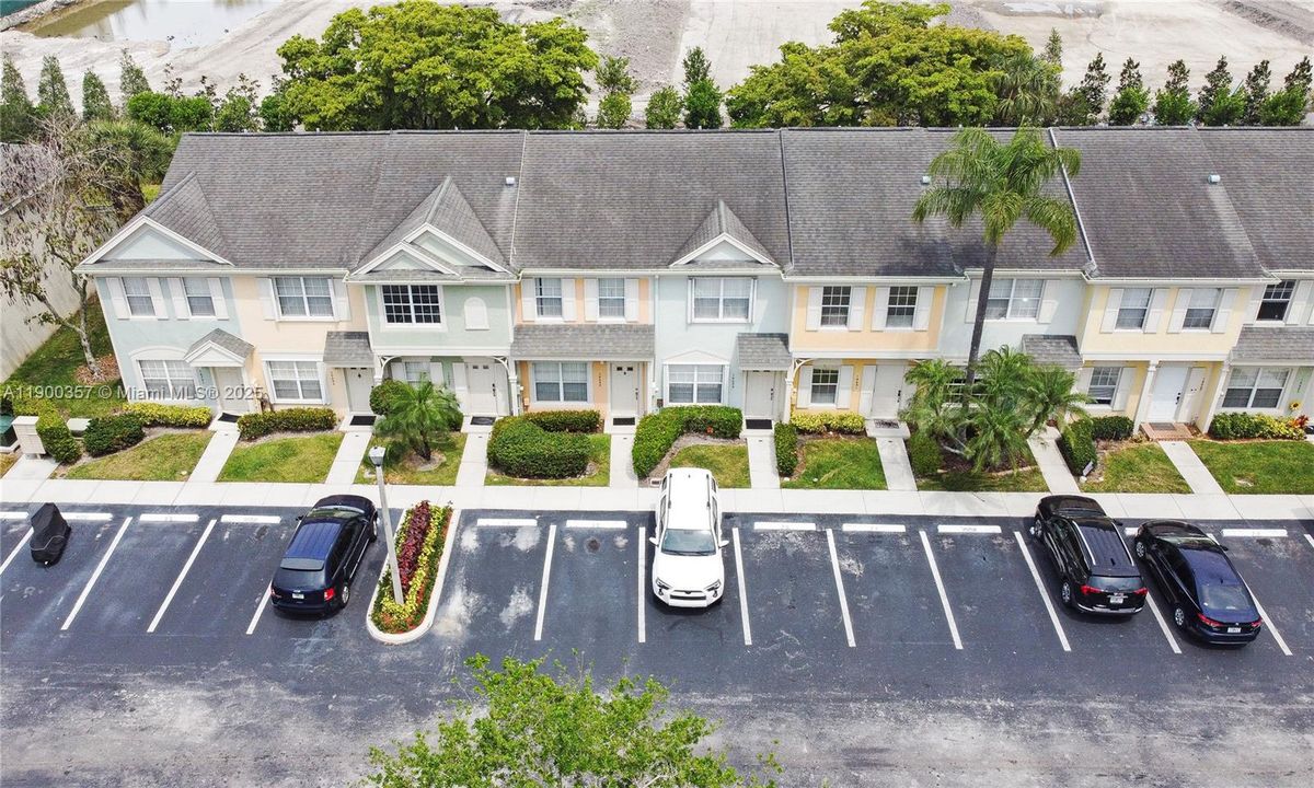 For Rent: $3,000 (2 beds, 2 baths, 1110 Square Feet)