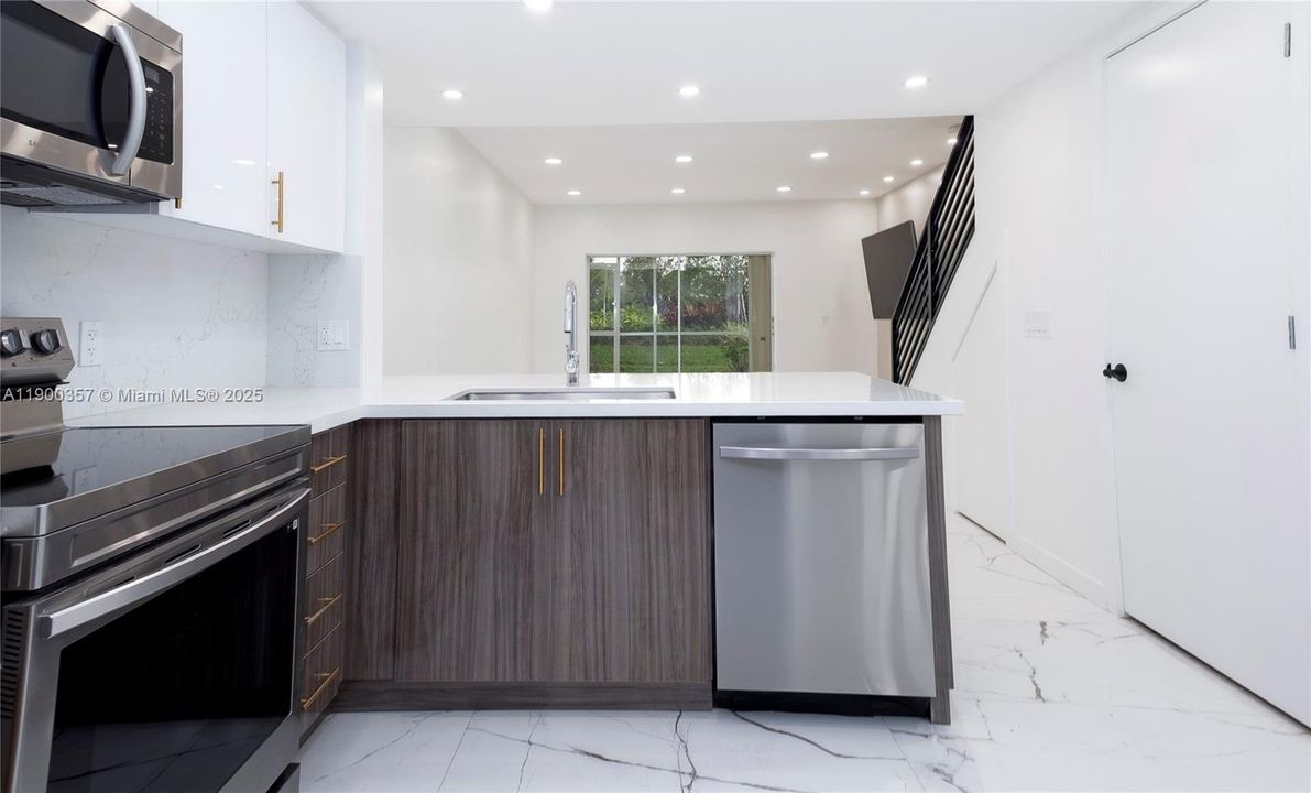 For Rent: $3,000 (2 beds, 2 baths, 1110 Square Feet)