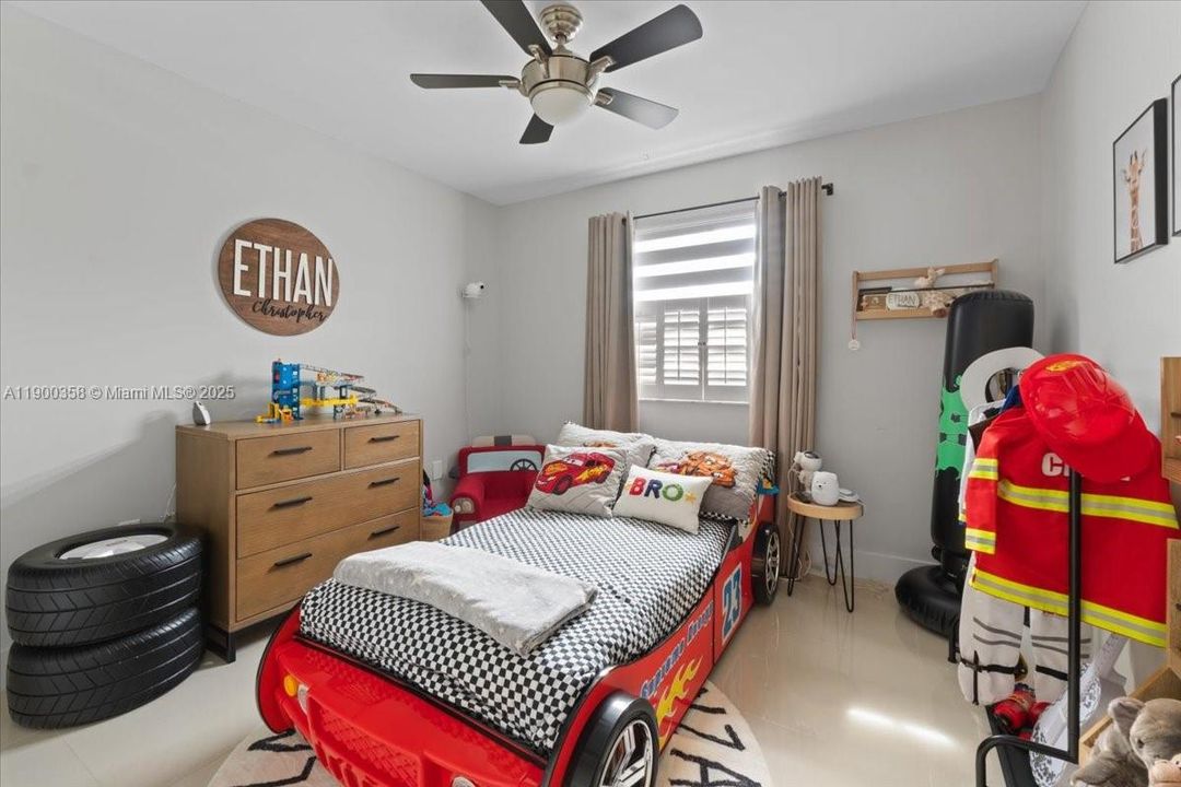 Recently Rented: $4,100 (3 beds, 2 baths, 2128 Square Feet)