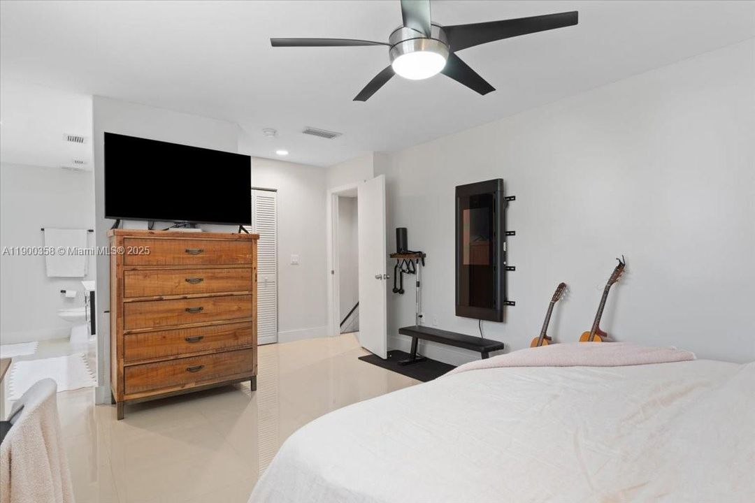 Recently Rented: $4,100 (3 beds, 2 baths, 2128 Square Feet)