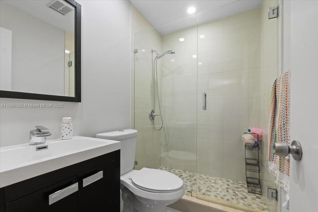 Recently Rented: $4,100 (3 beds, 2 baths, 2128 Square Feet)