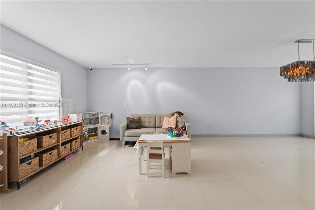 Recently Rented: $4,100 (3 beds, 2 baths, 2128 Square Feet)