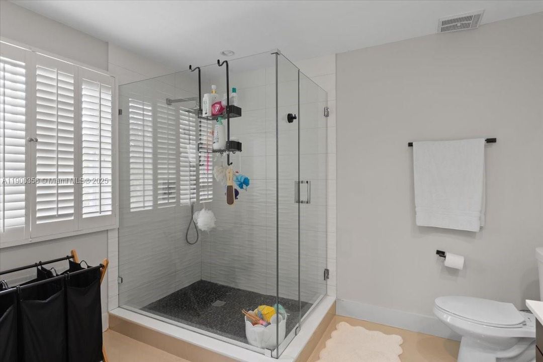 Recently Rented: $4,100 (3 beds, 2 baths, 2128 Square Feet)