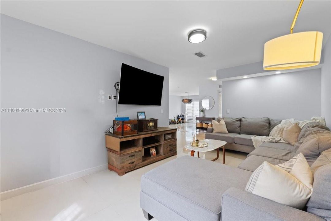 Recently Rented: $4,100 (3 beds, 2 baths, 2128 Square Feet)