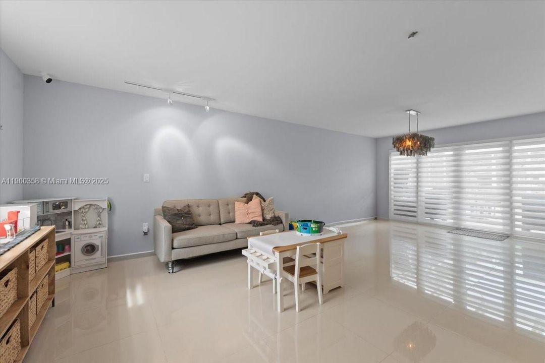 Recently Rented: $4,100 (3 beds, 2 baths, 2128 Square Feet)