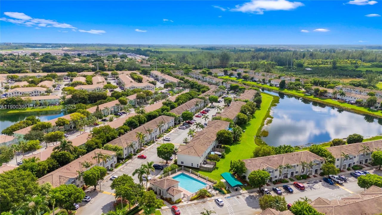 待售: $280,000 (2 贝兹, 2 浴室, 1166 平方英尺)